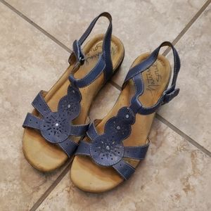Gently Used Natural Soul leather sandal